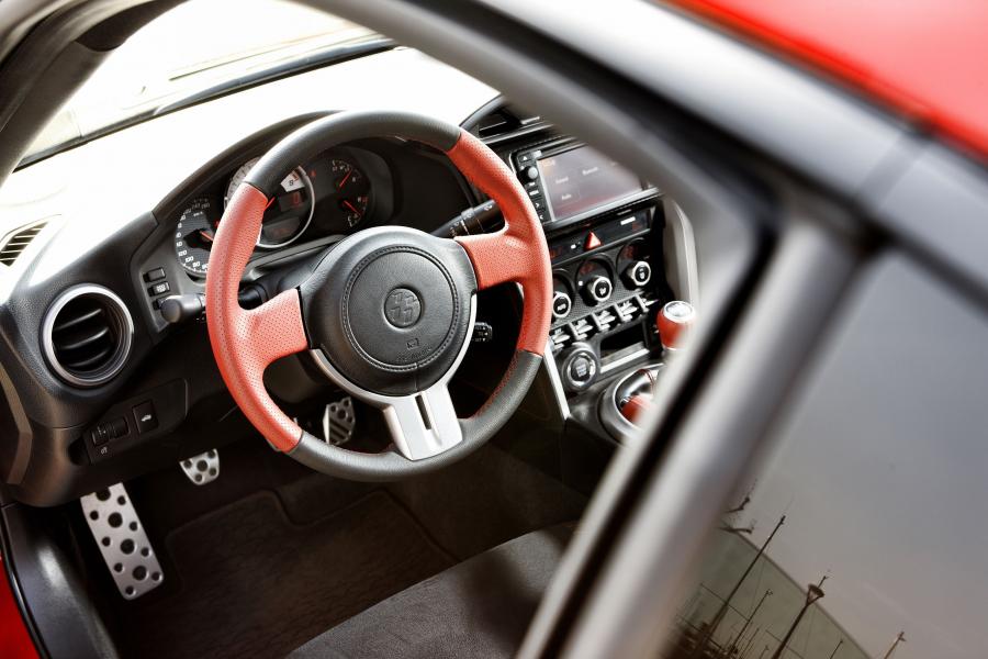  Toyota GT 86 2012 года  (фото 40 из 106)